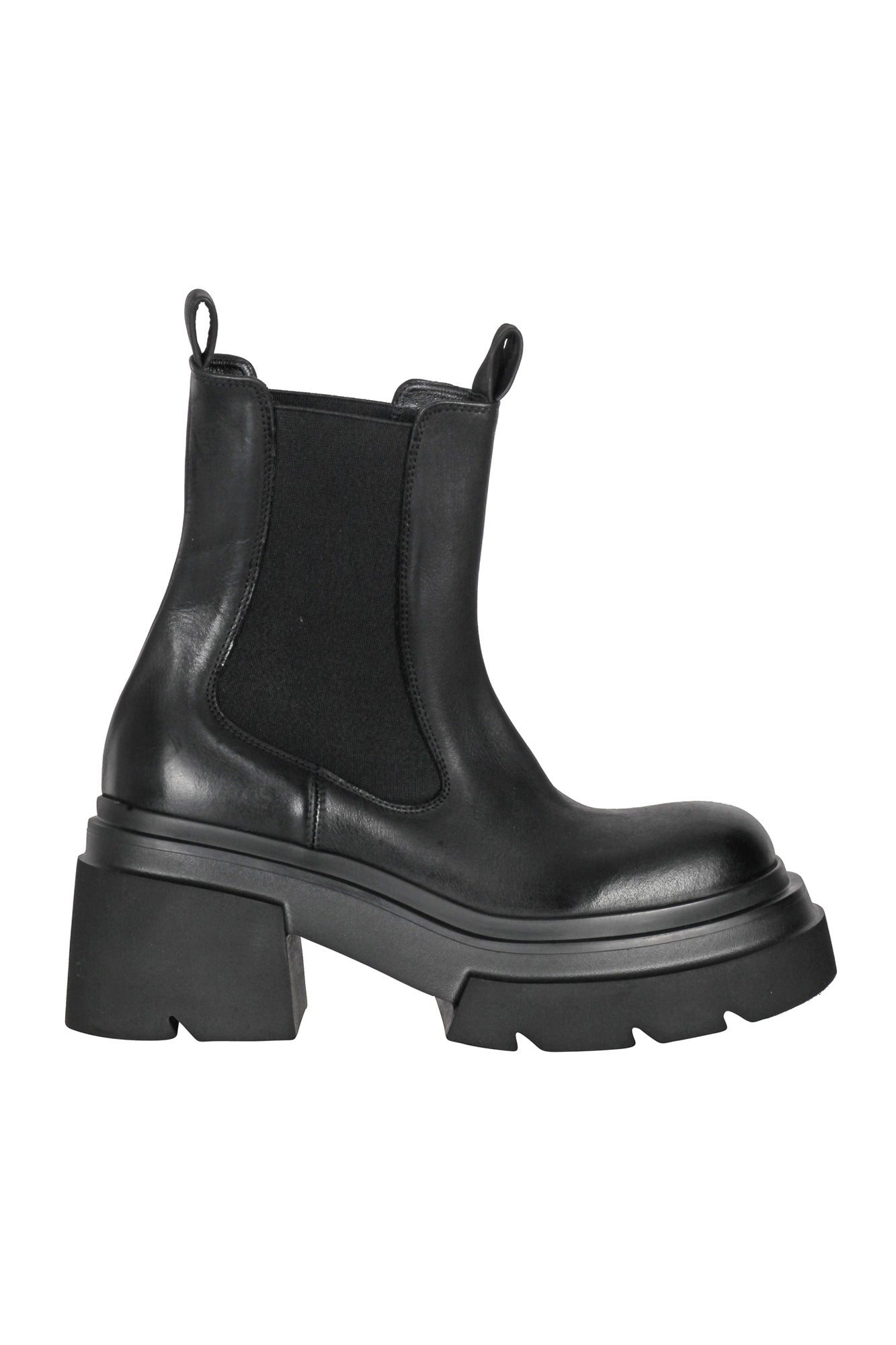 Elena Iachi shoes unconventional fashion